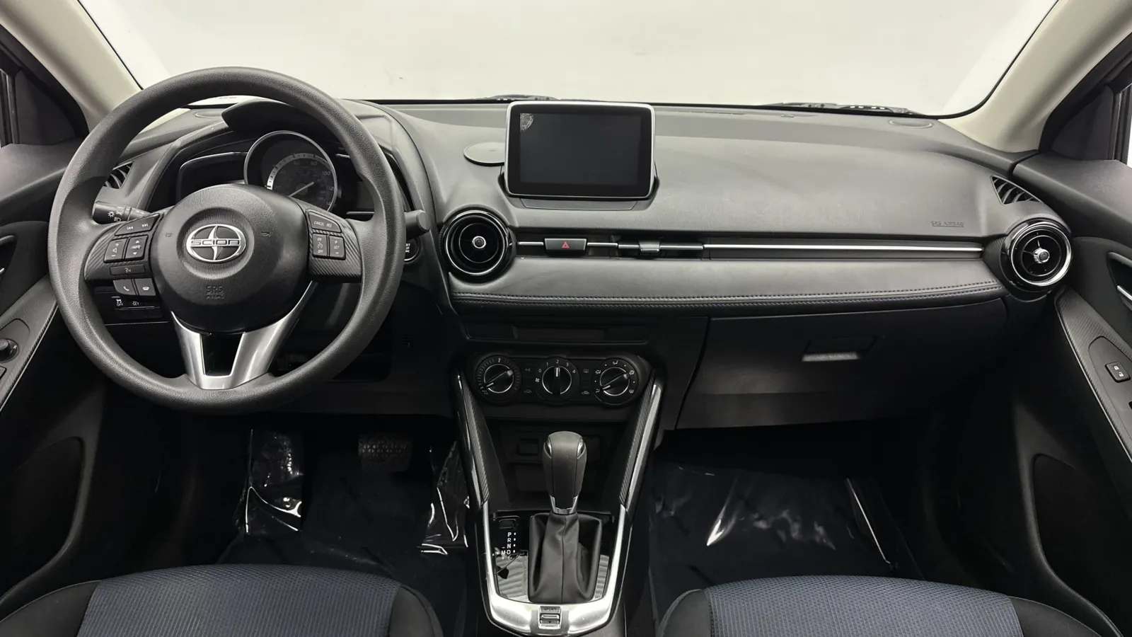 Scion iA photo 28