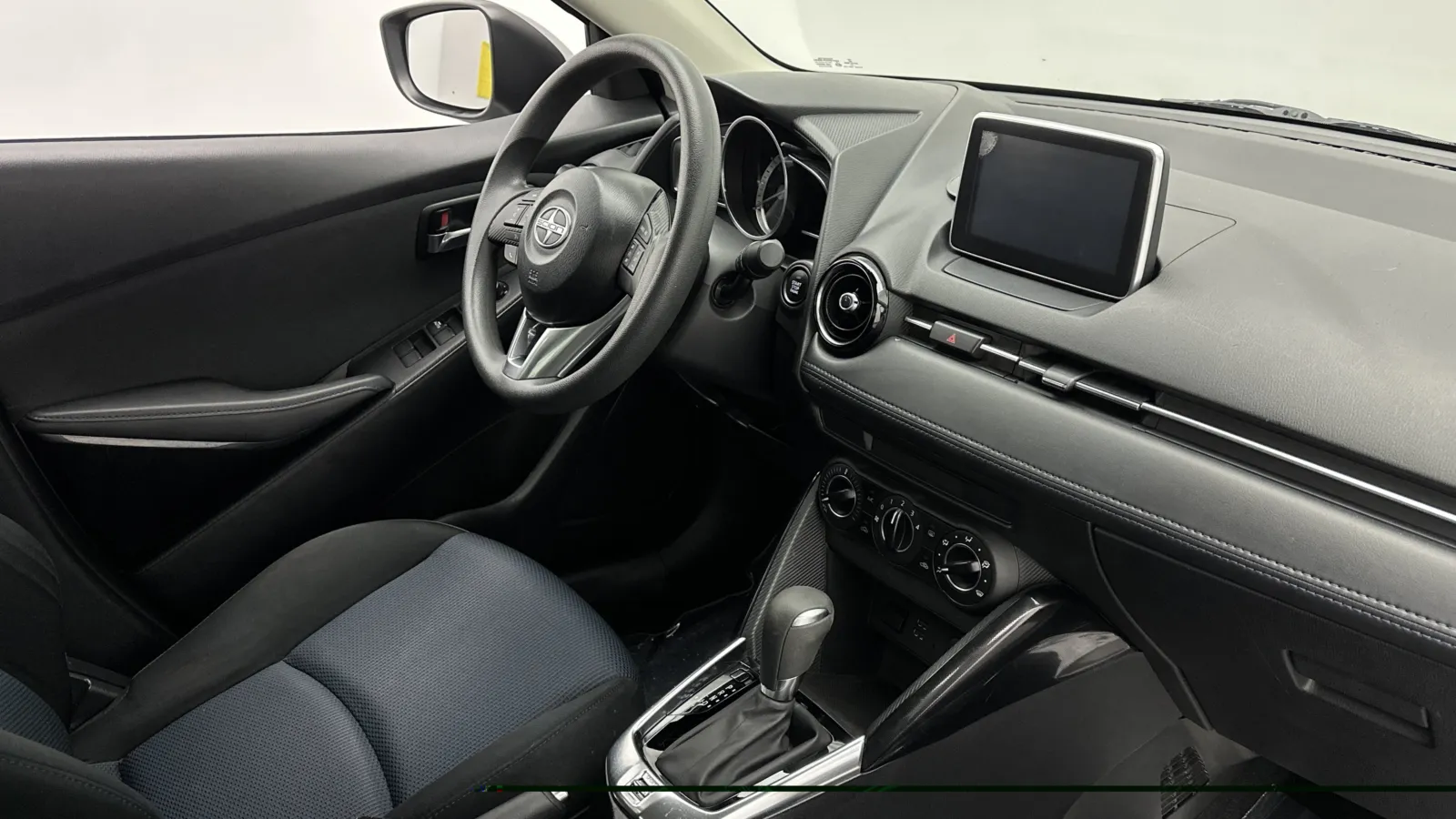 Scion iA photo 31