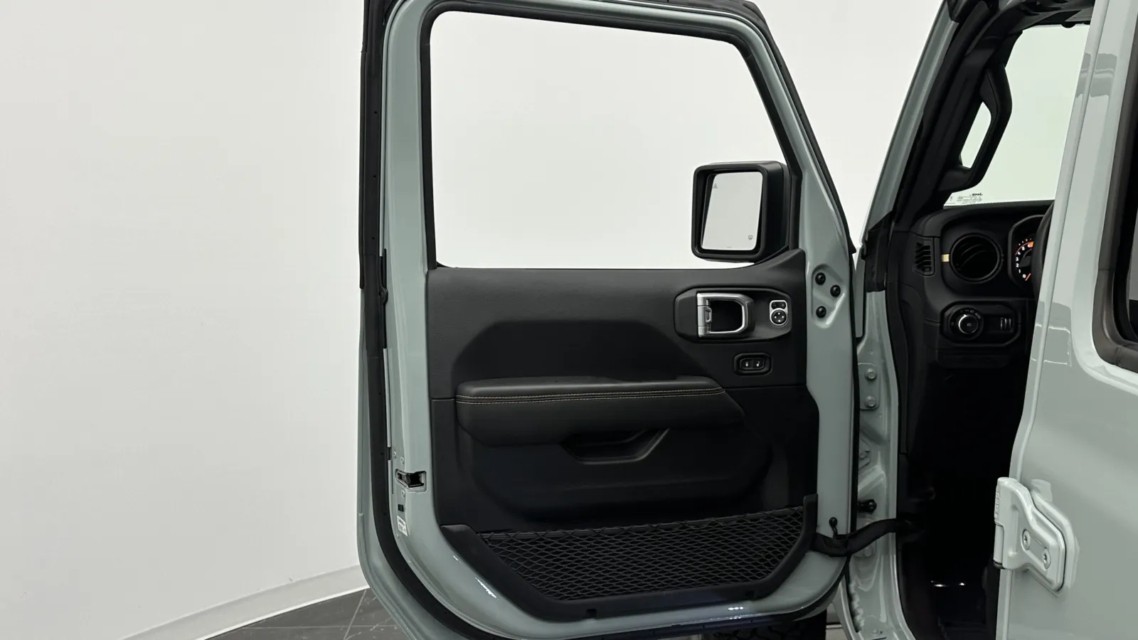 Jeep Wrangler photo 14