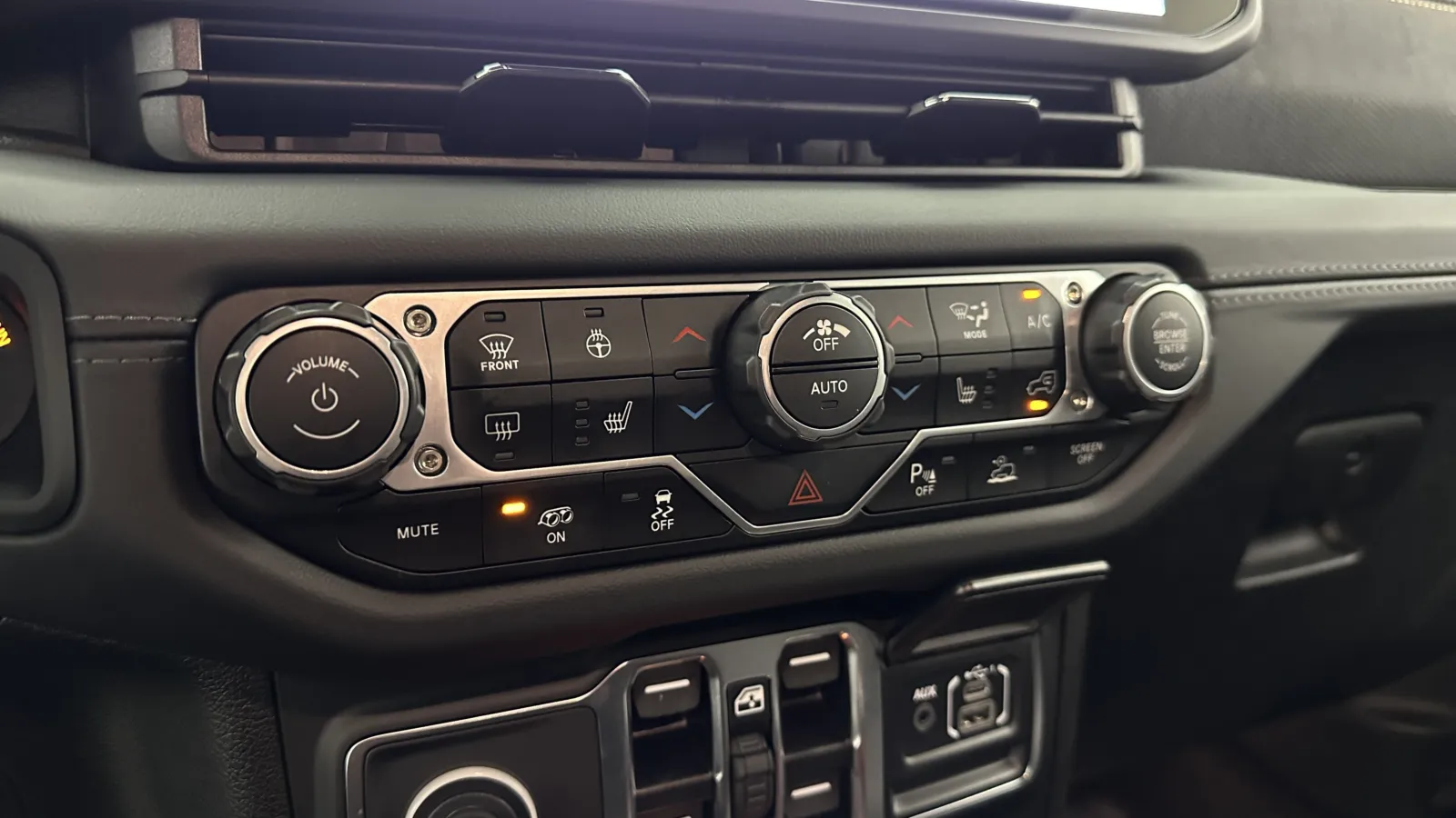 Jeep Wrangler photo 21
