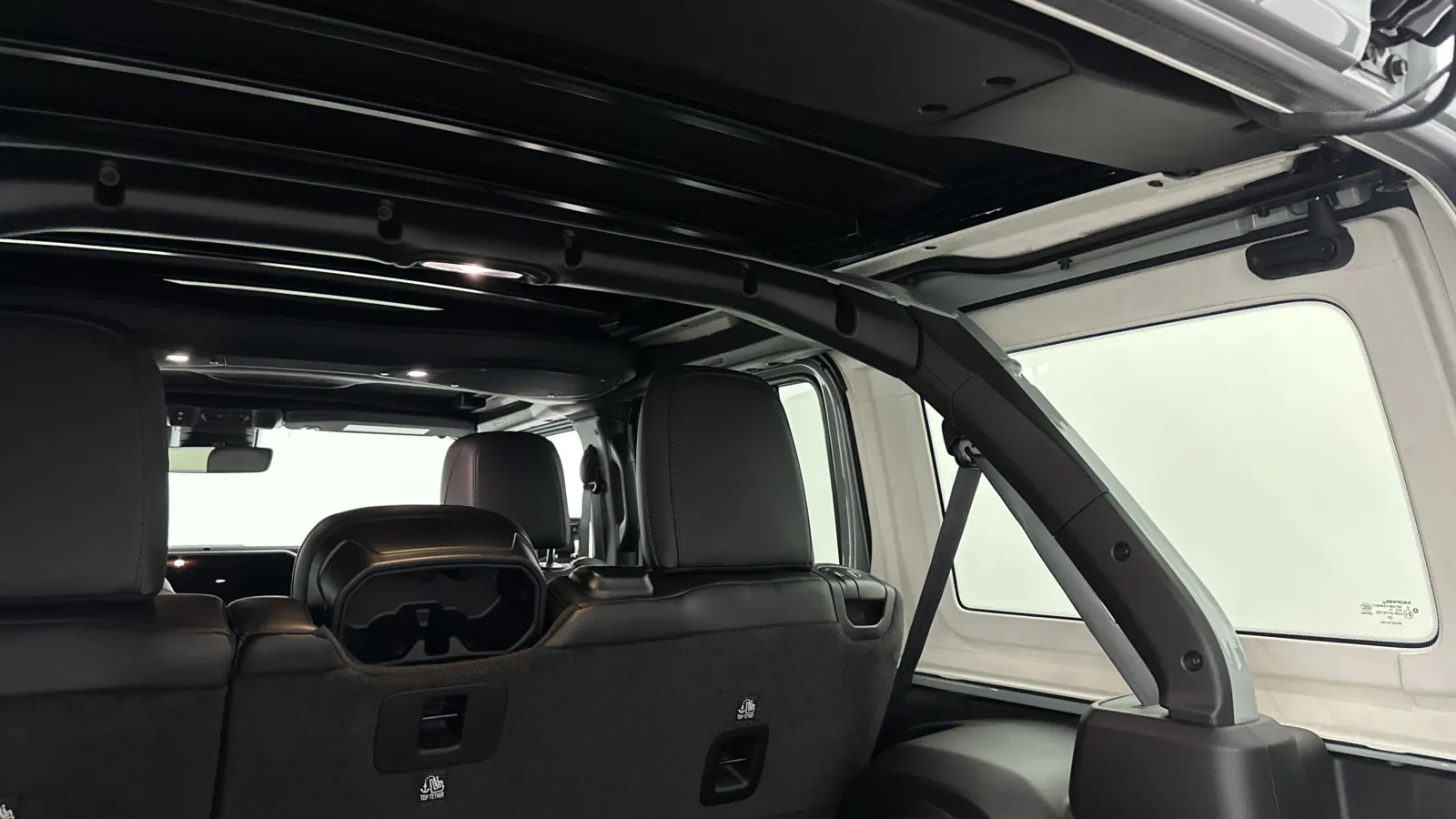 Jeep Wrangler photo 32