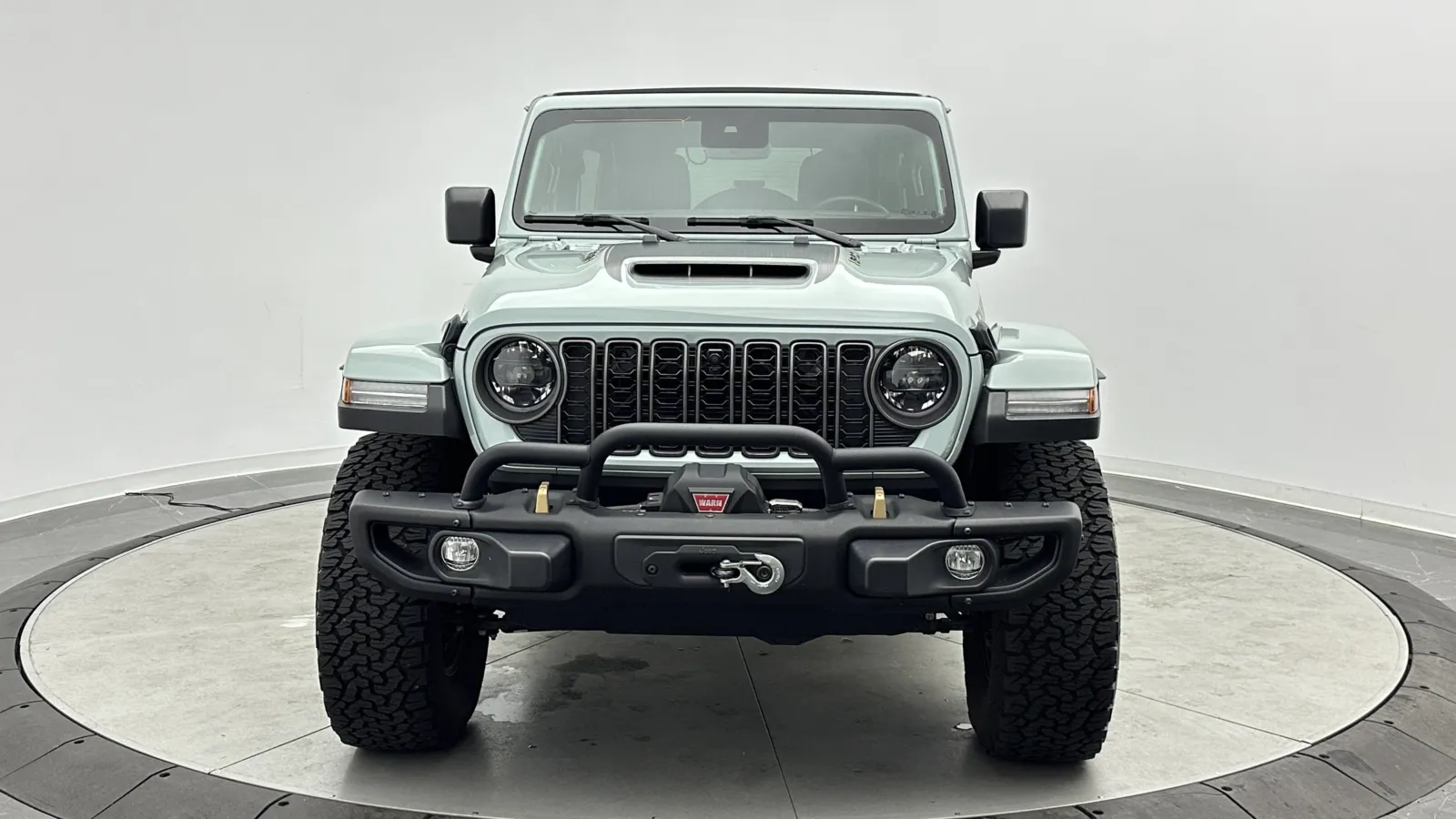 Jeep Wrangler photo 2