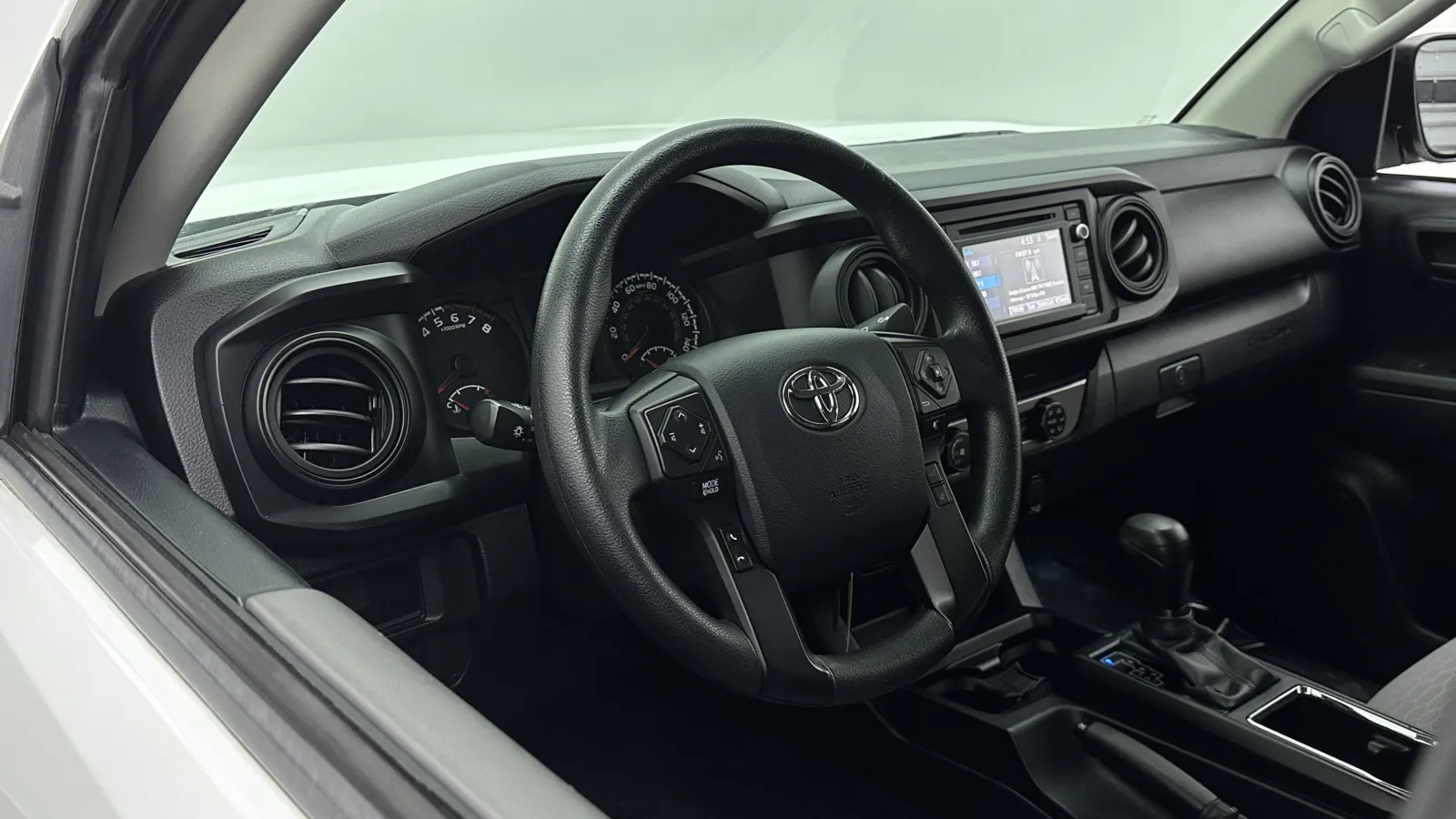 Toyota Tacoma photo 8