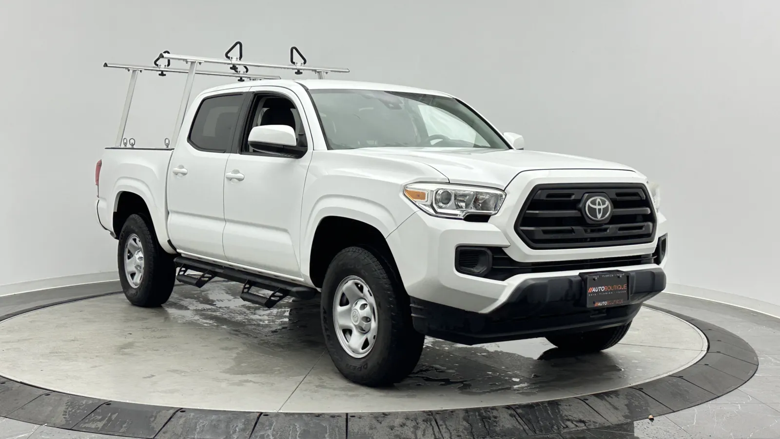Toyota Tacoma photo 3