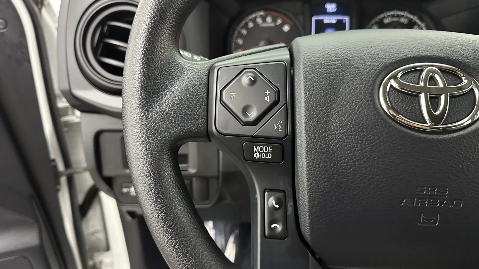 Toyota Tacoma photo 17