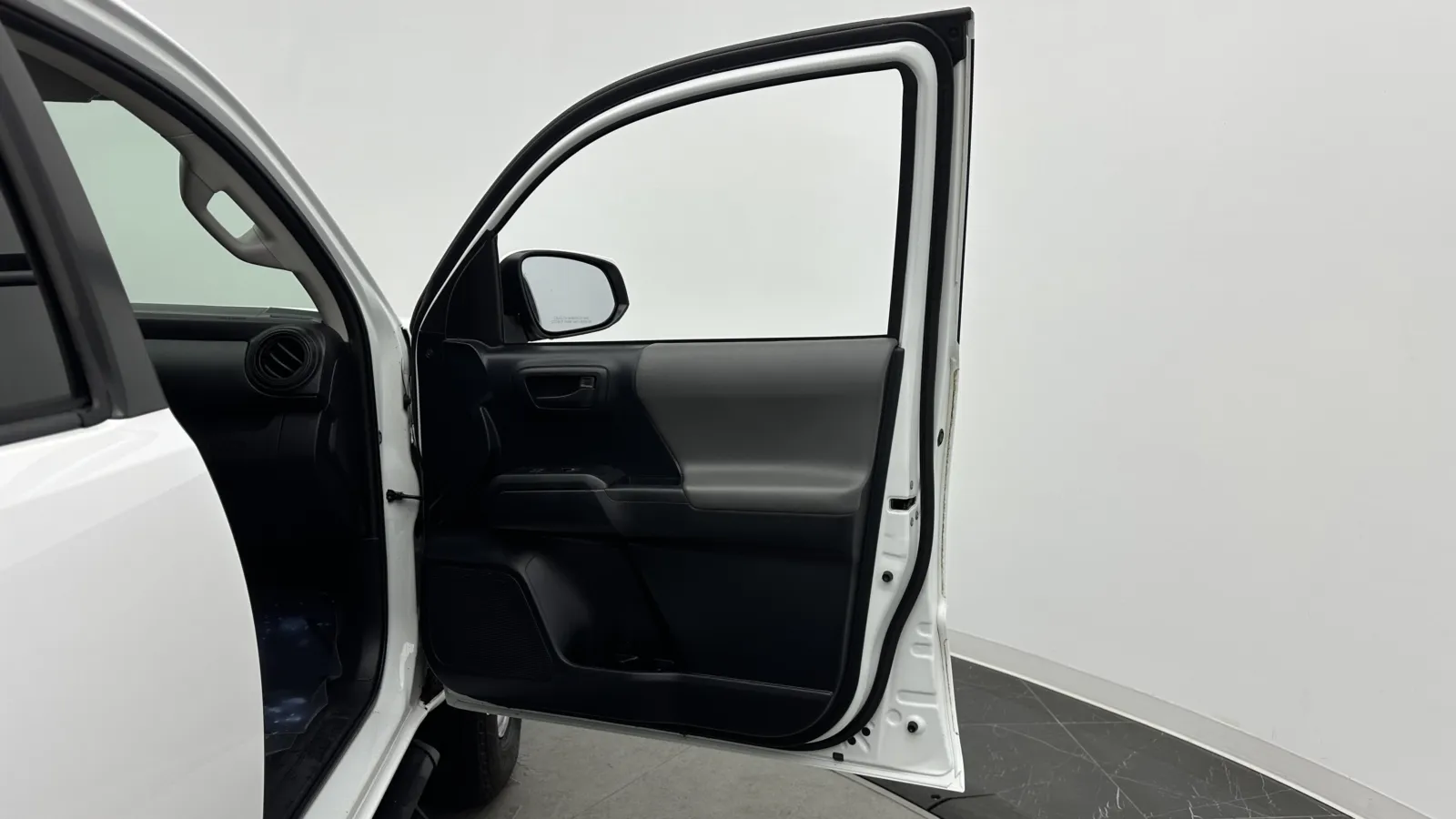 Toyota Tacoma photo 30