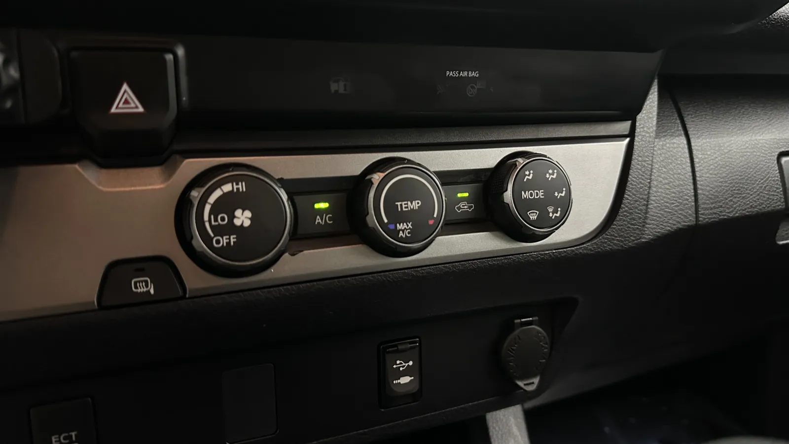 Toyota Tacoma photo 14