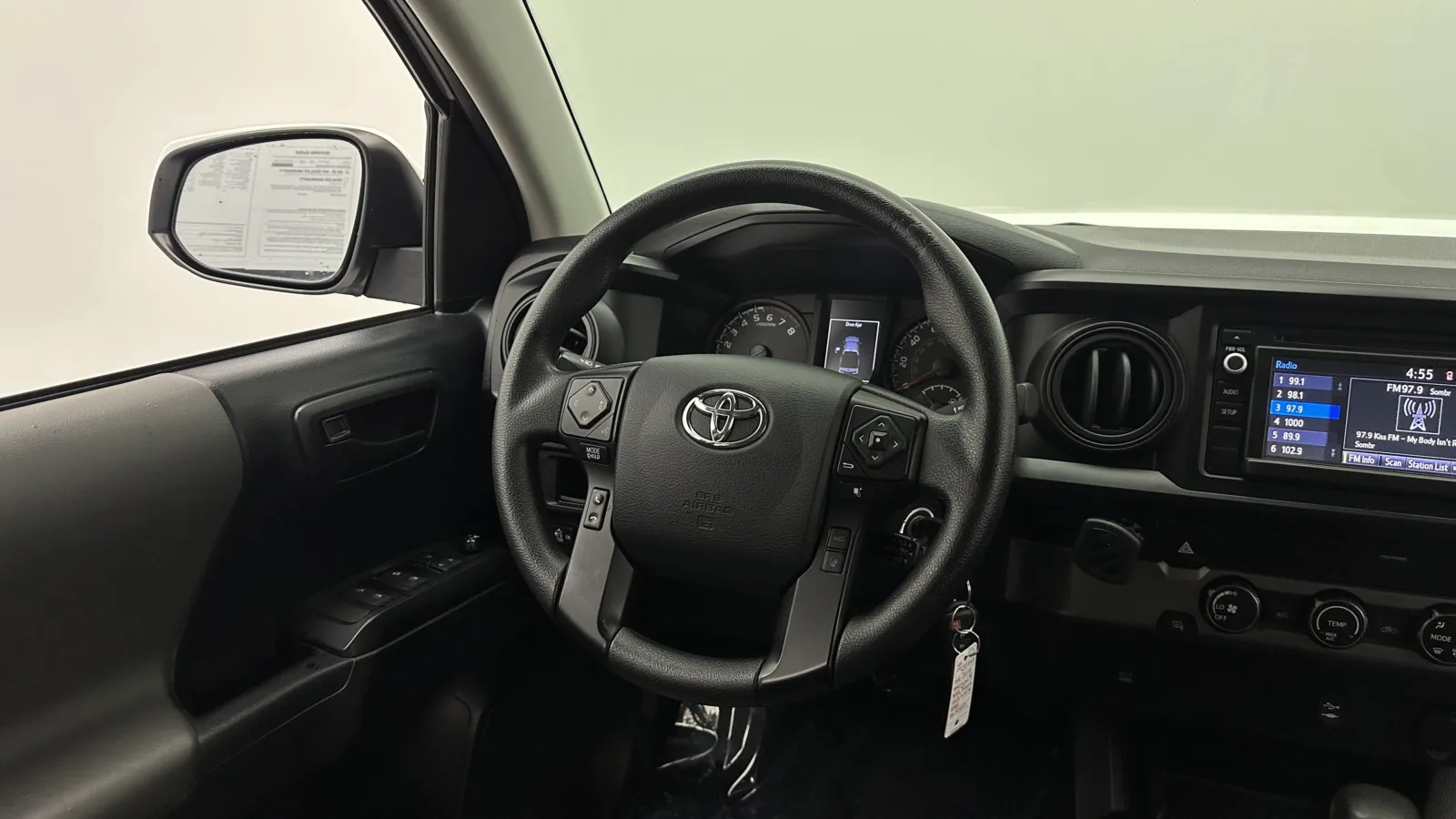 Toyota Tacoma photo 22