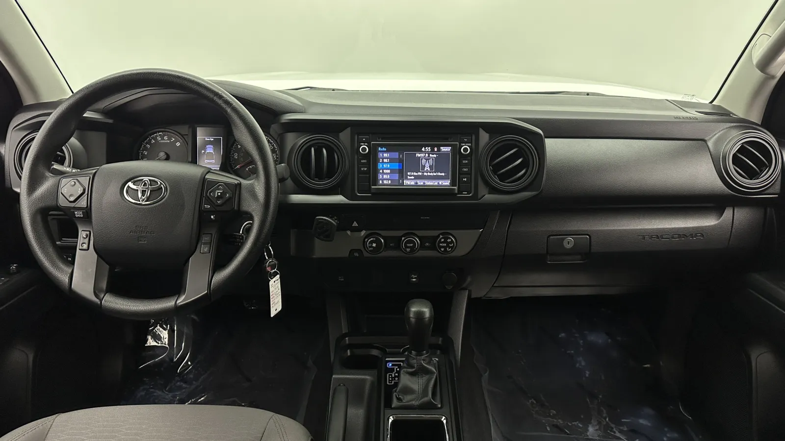 Toyota Tacoma photo 23