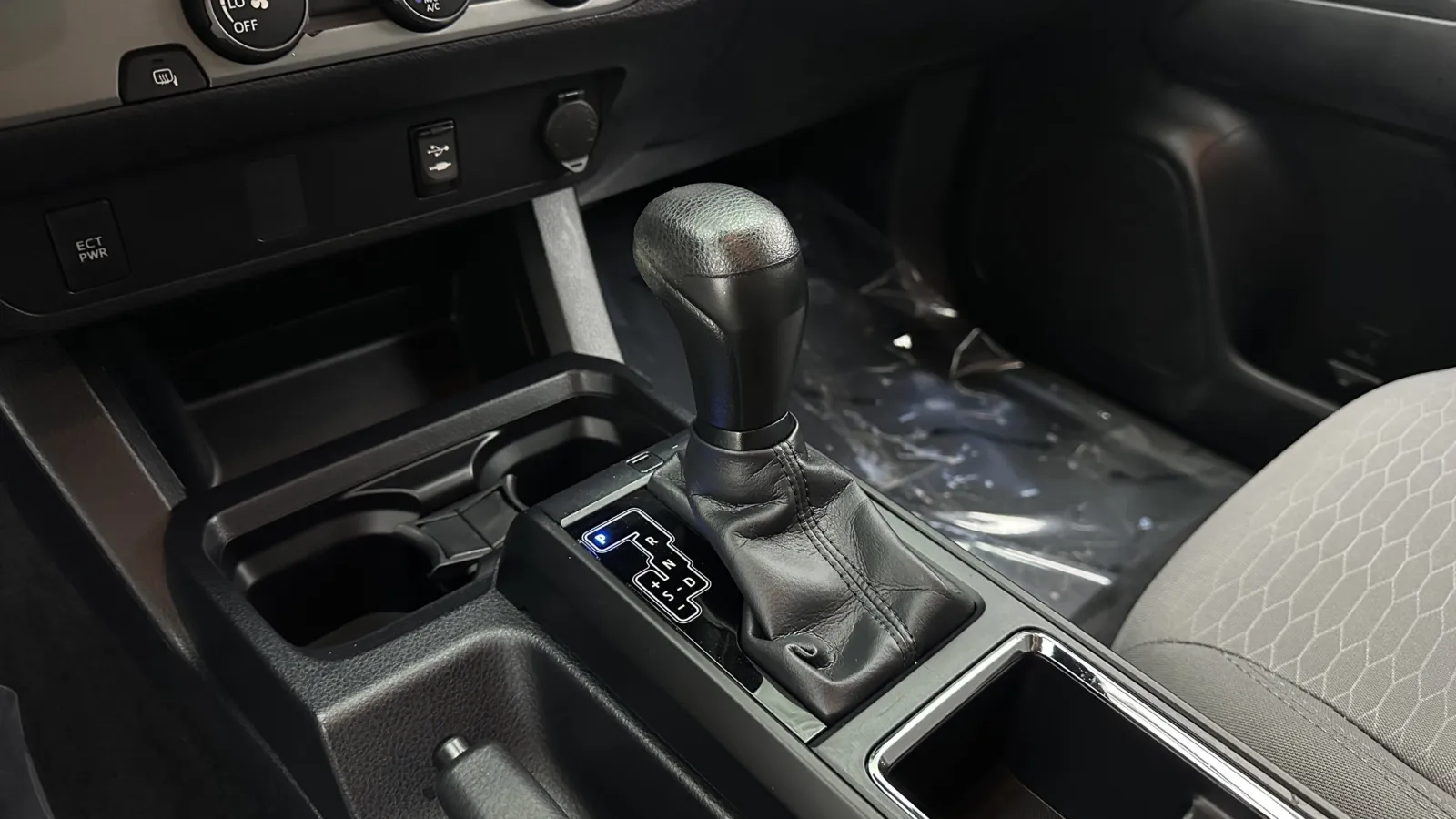 Toyota Tacoma photo 13