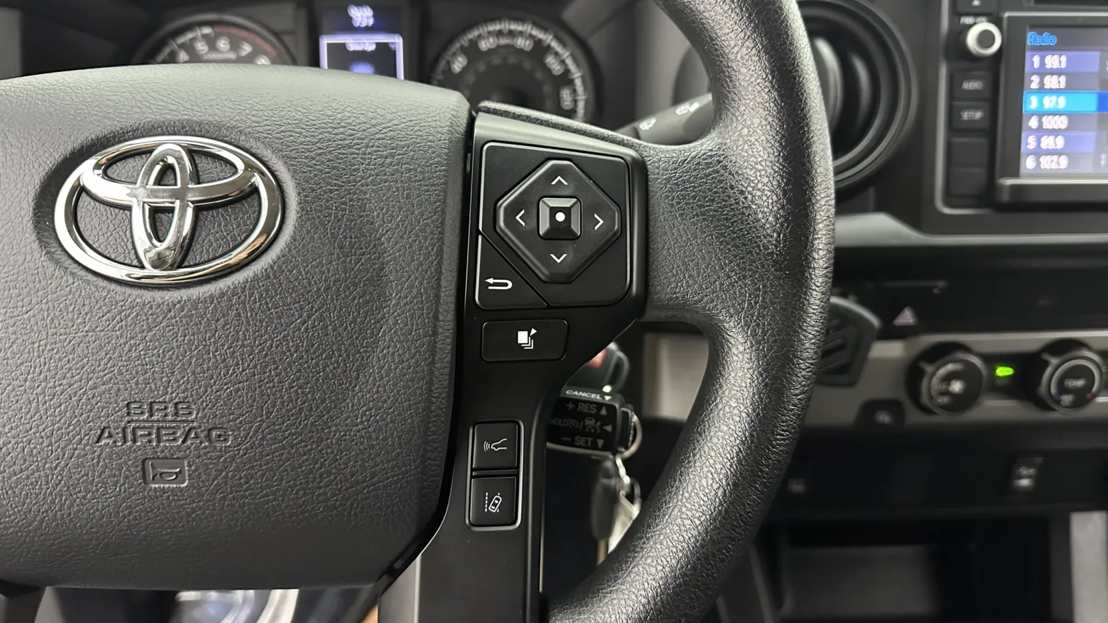 Toyota Tacoma photo 18