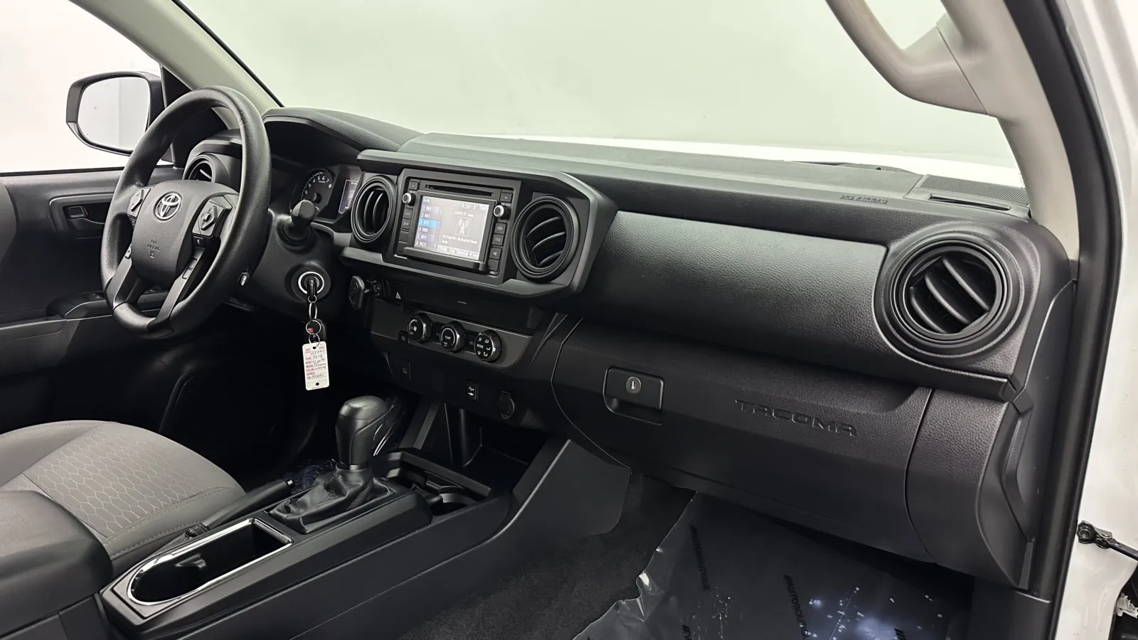 Toyota Tacoma photo 33