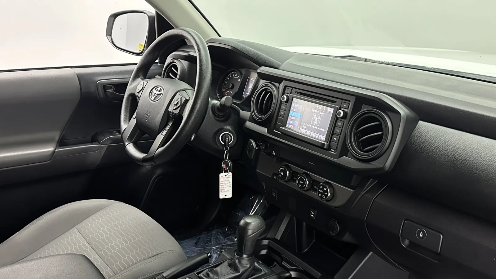 Toyota Tacoma photo 31