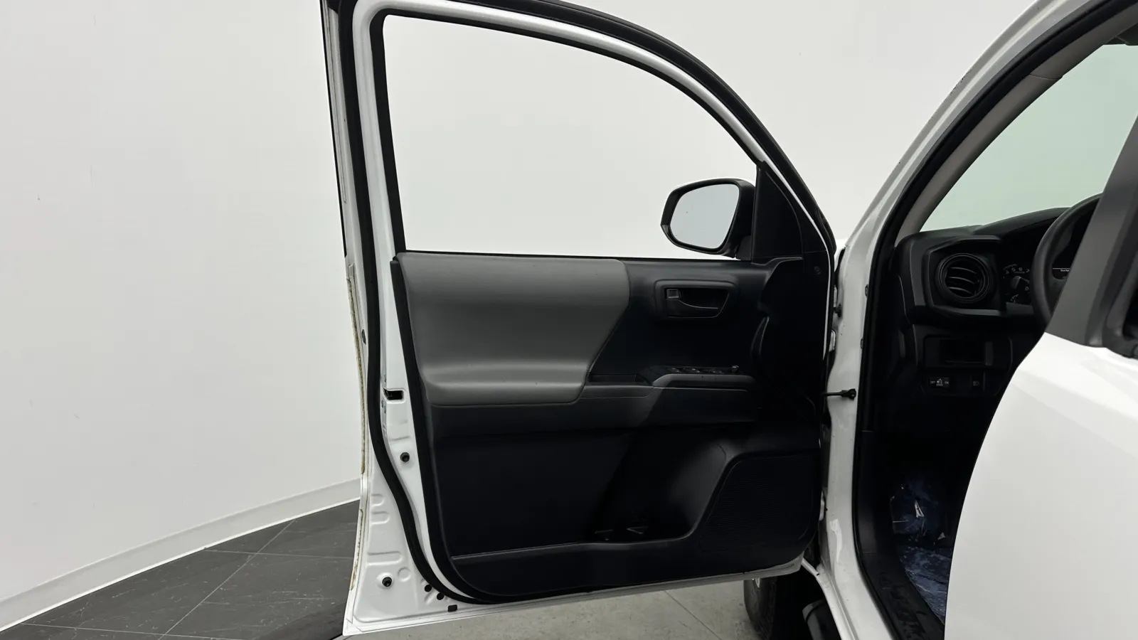 Toyota Tacoma photo 9