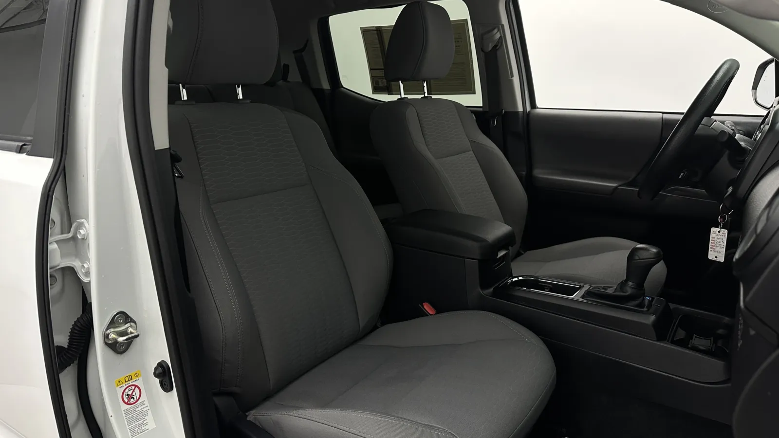 Toyota Tacoma photo 32
