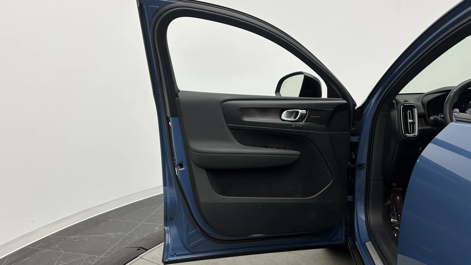Volvo C40 photo 11