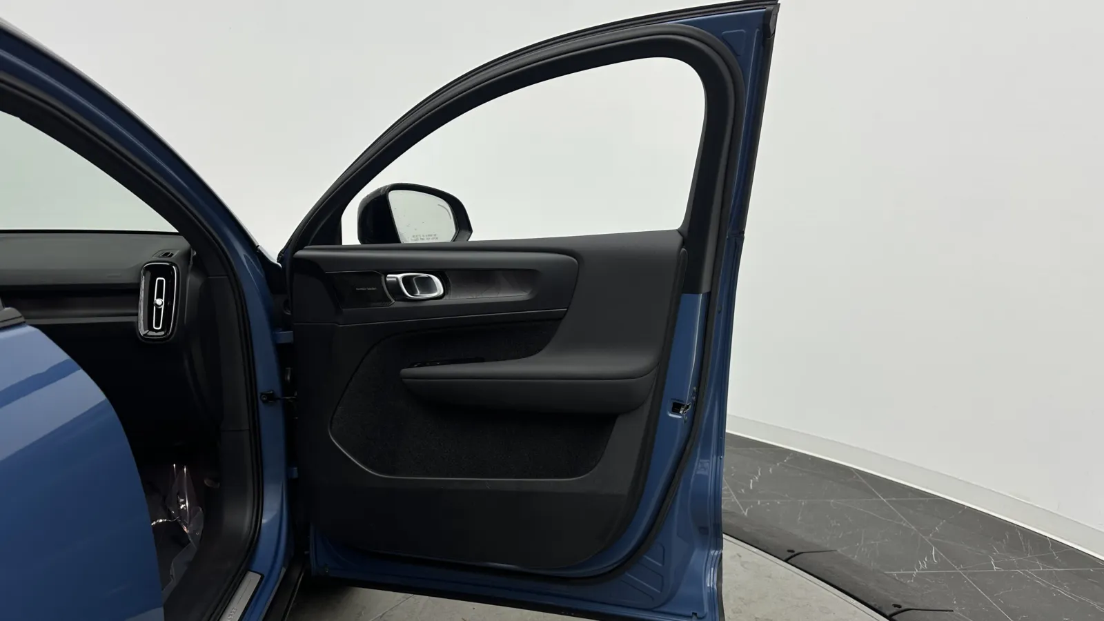 Volvo C40 photo 35