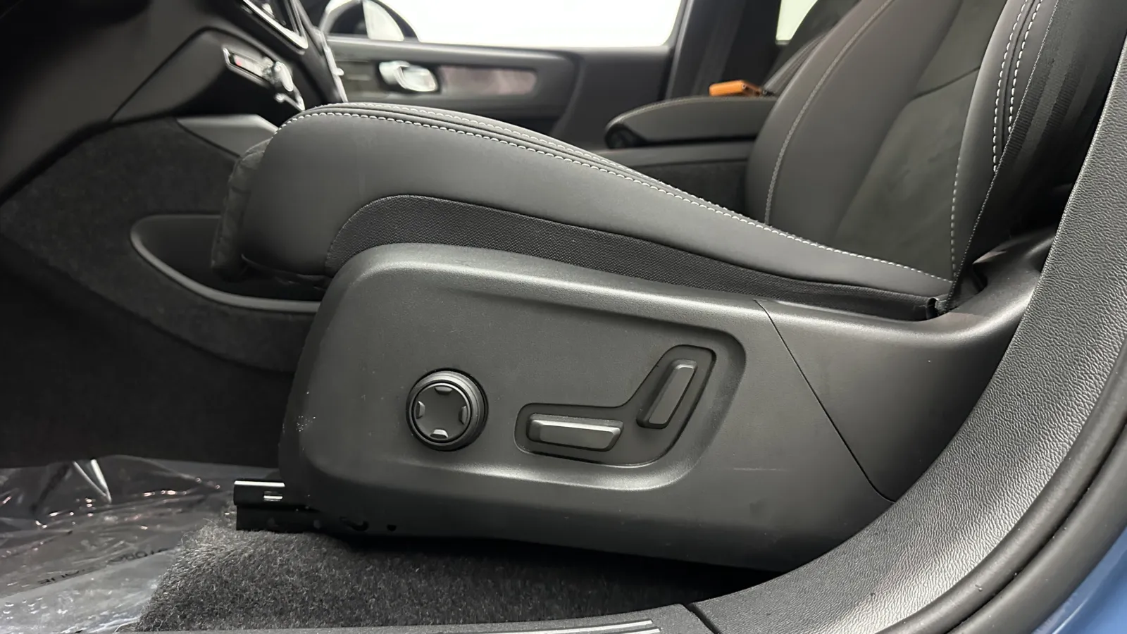 Volvo C40 photo 16