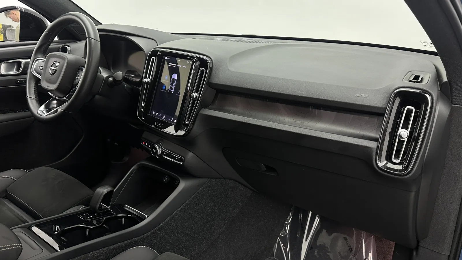 Volvo C40 photo 38