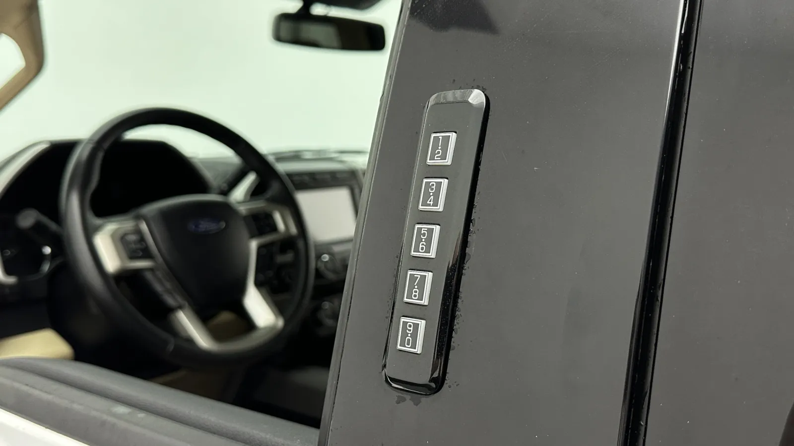 Ford F-250 photo 9