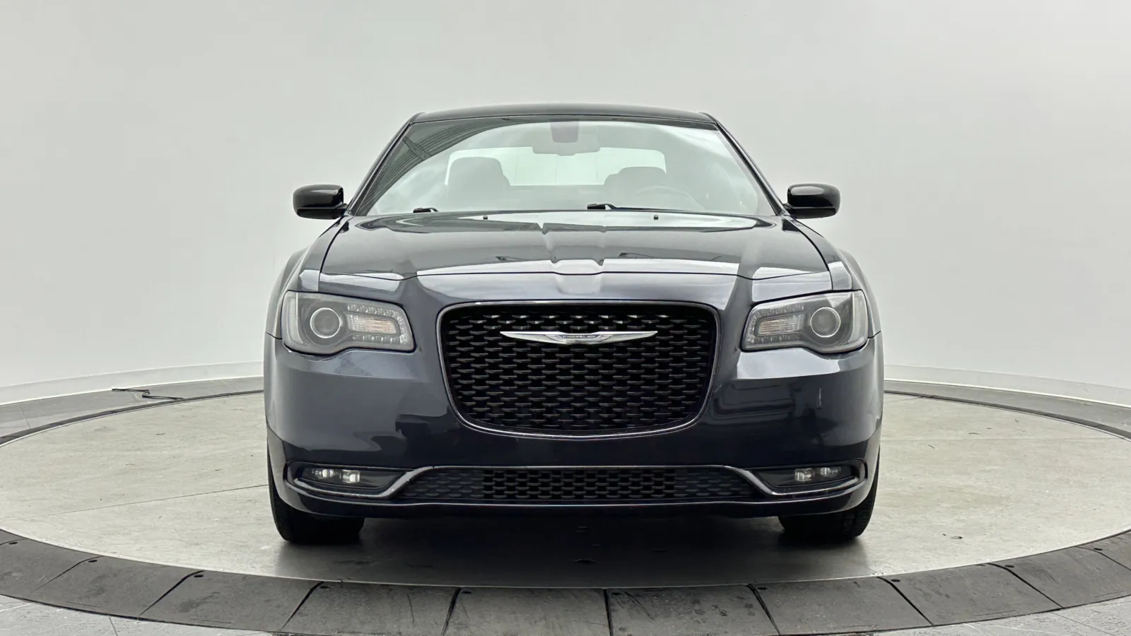 Chrysler 300 photo 2