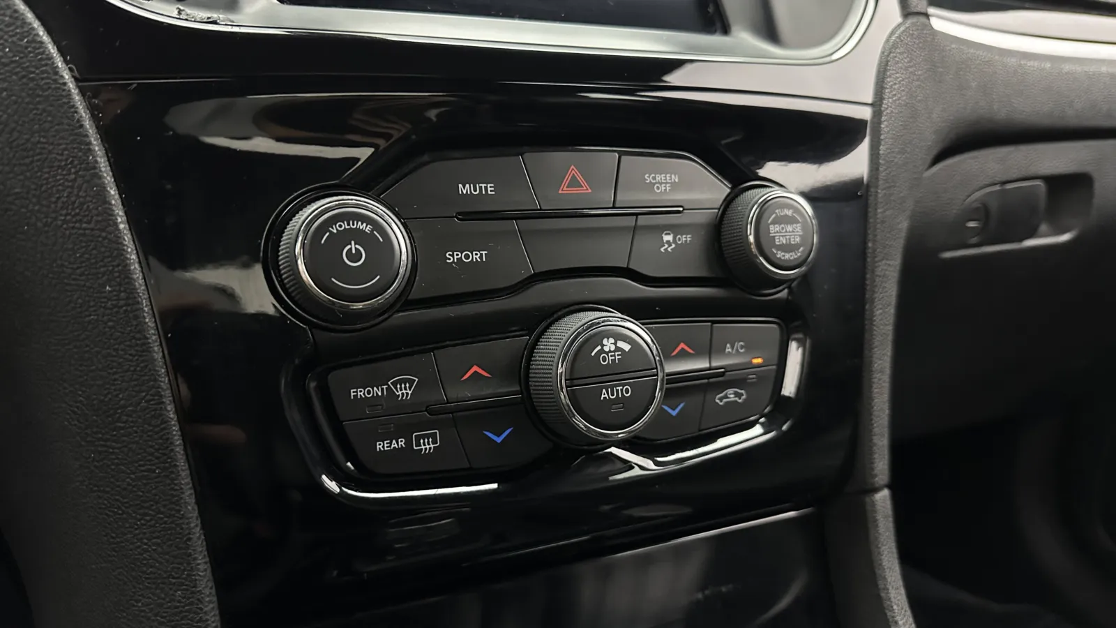 Chrysler 300 photo 18
