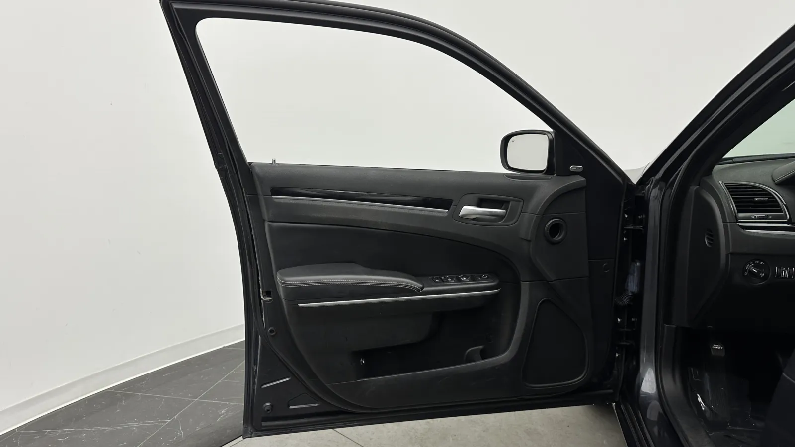 Chrysler 300 photo 9