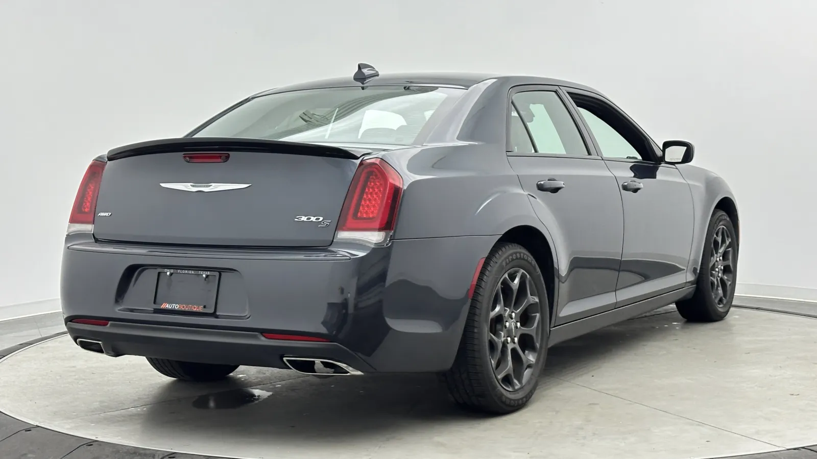 Chrysler 300 photo 7