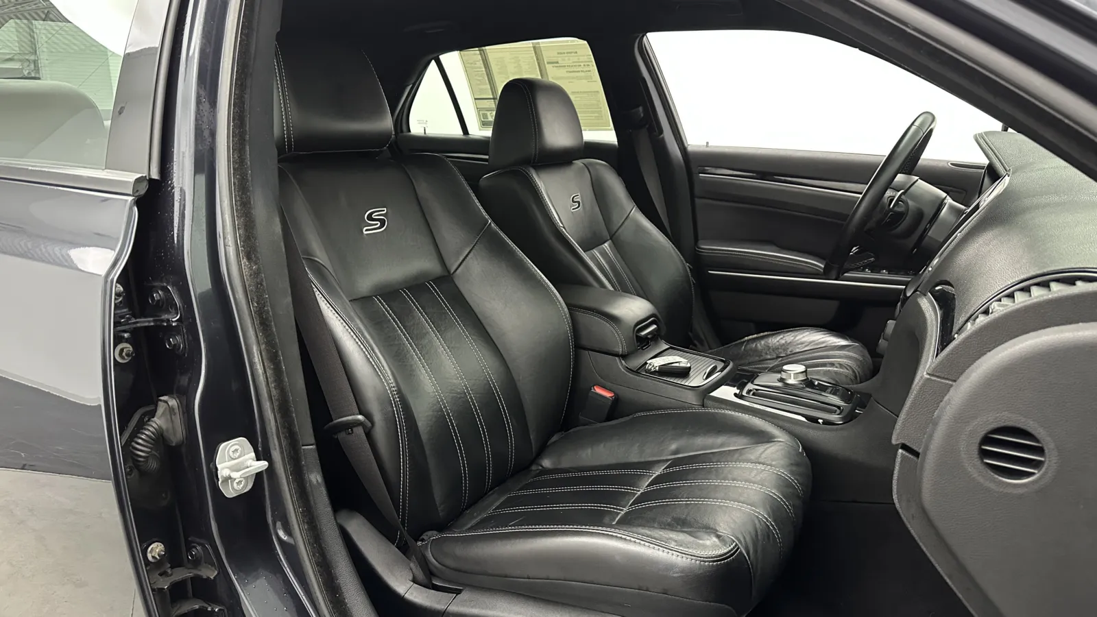 Chrysler 300 photo 35