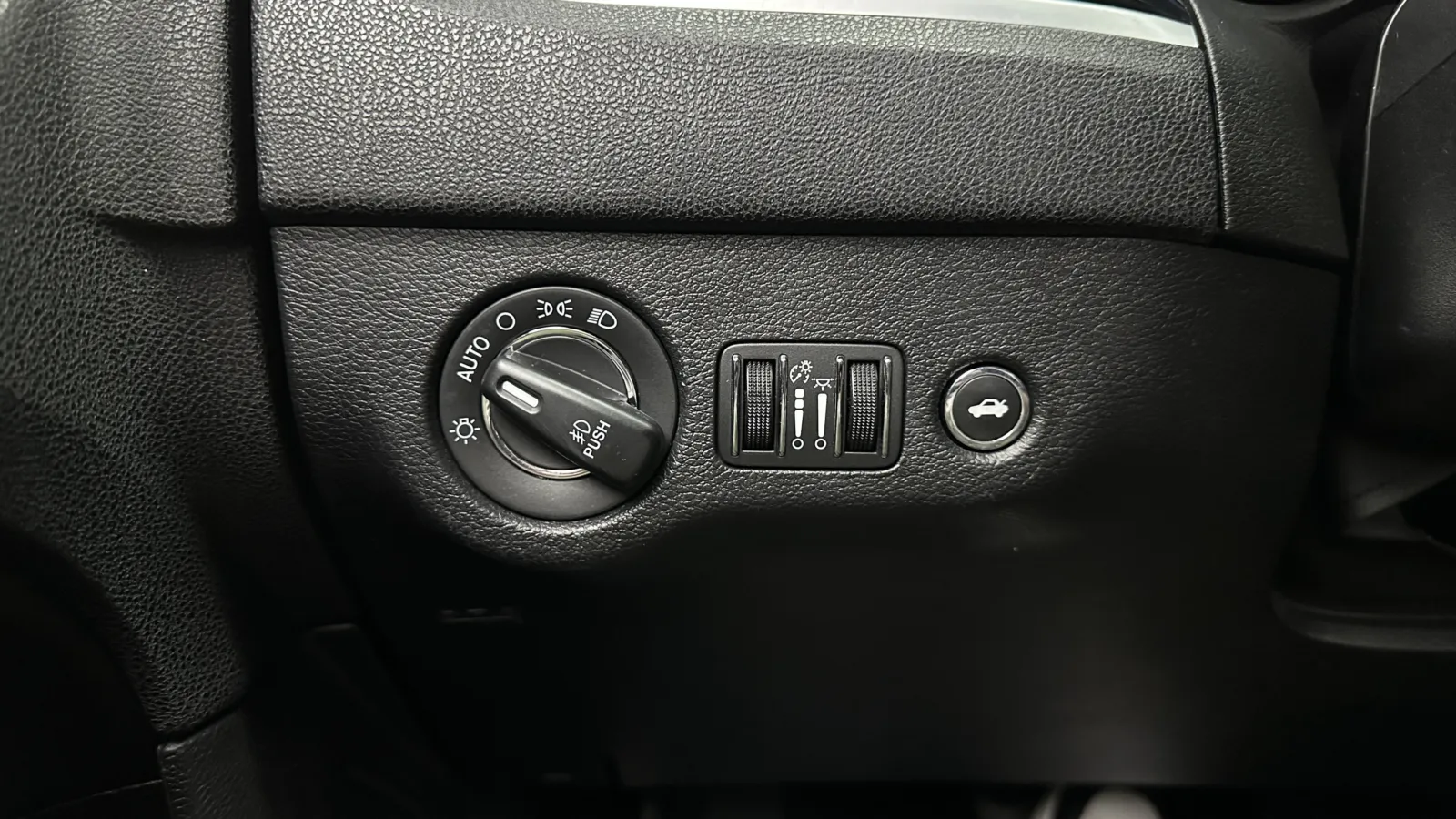 Chrysler 300 photo 16