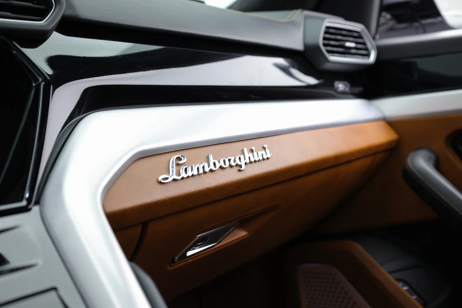 Lamborghini URUS photo 29