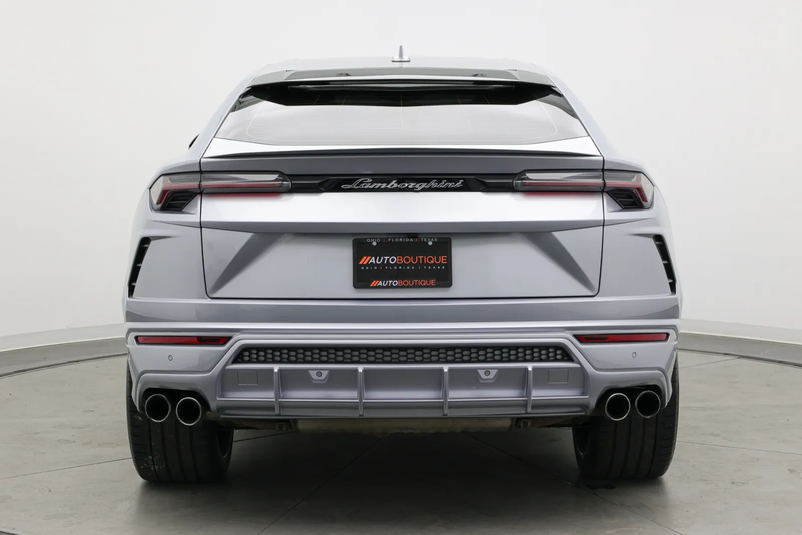 Lamborghini URUS photo 8