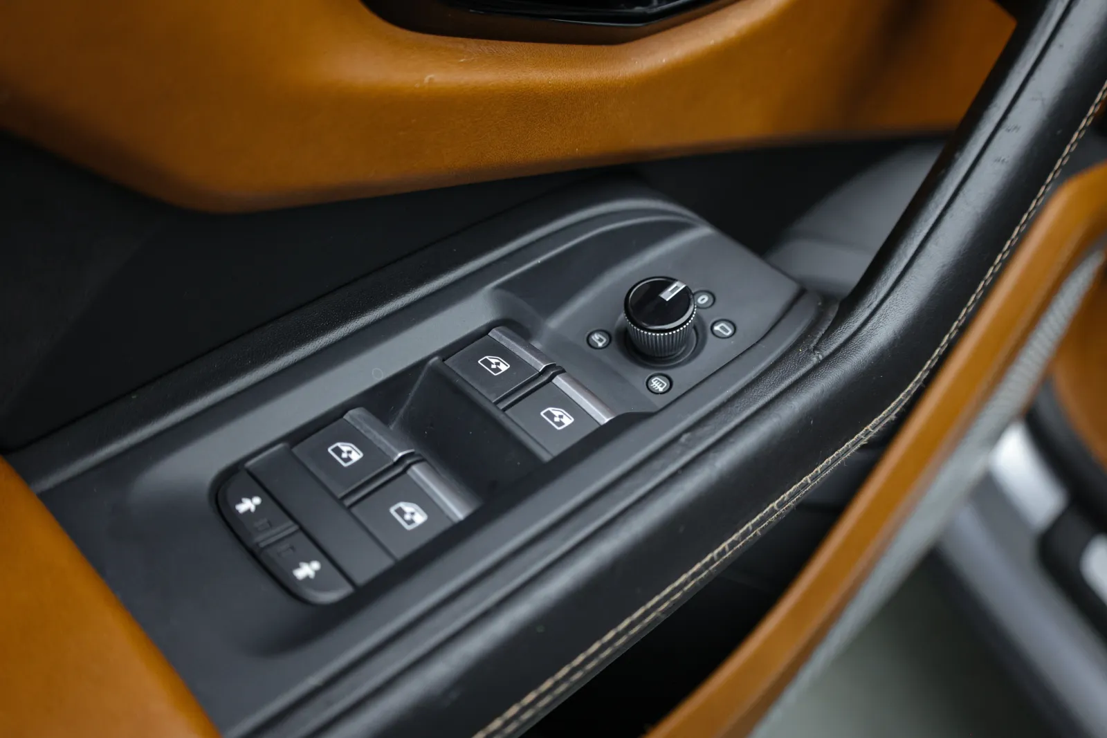 Lamborghini URUS photo 19