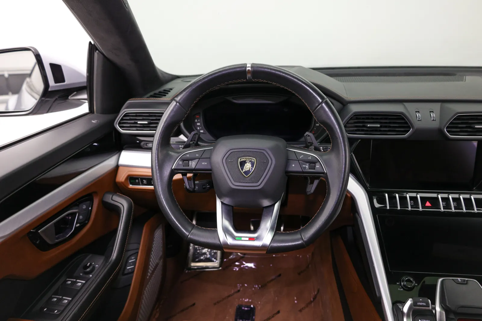 Lamborghini URUS photo 45