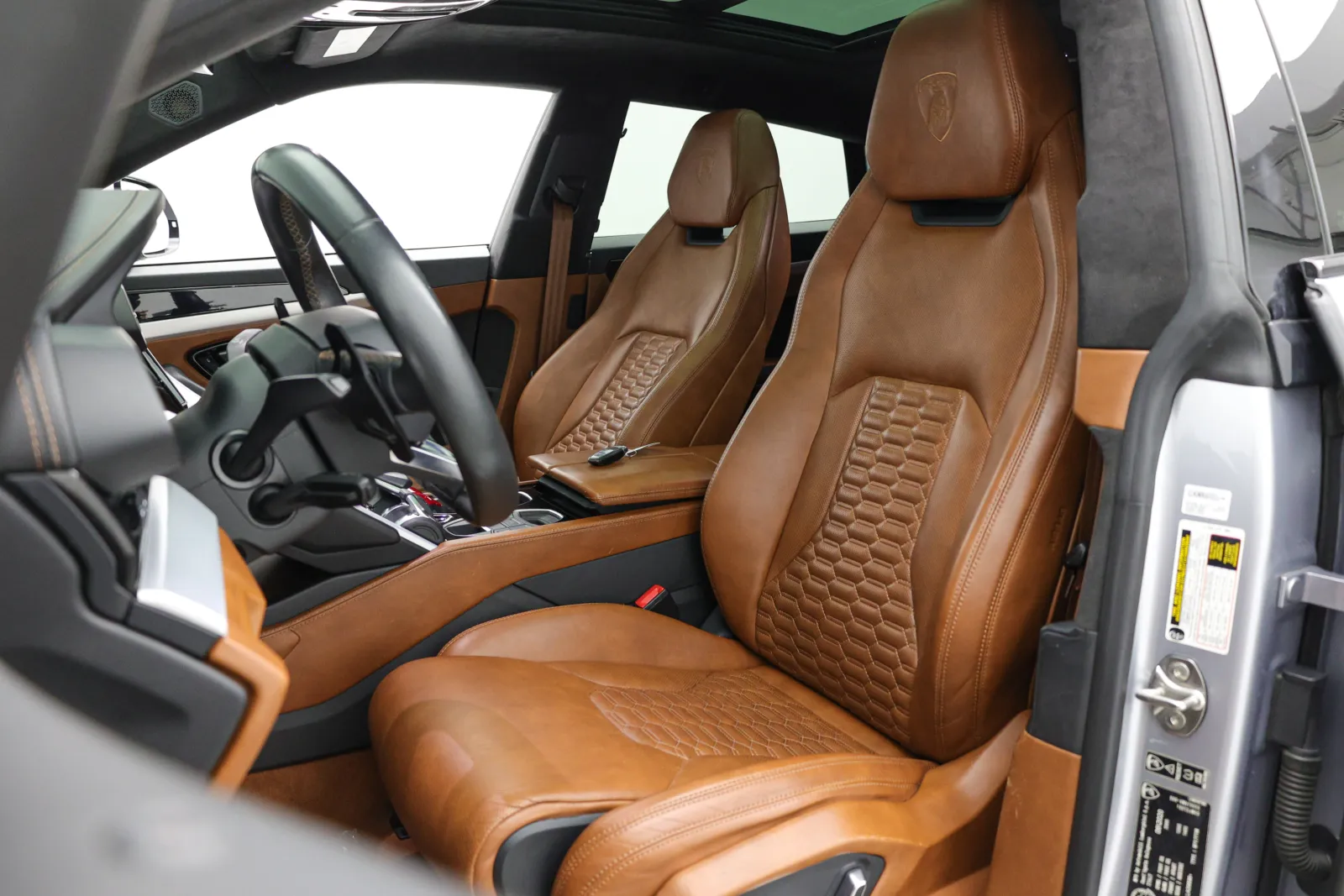 Lamborghini URUS photo 22
