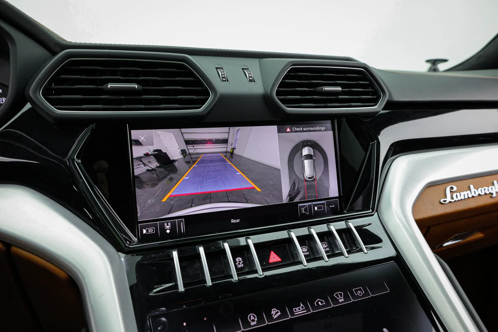 Lamborghini URUS photo 33