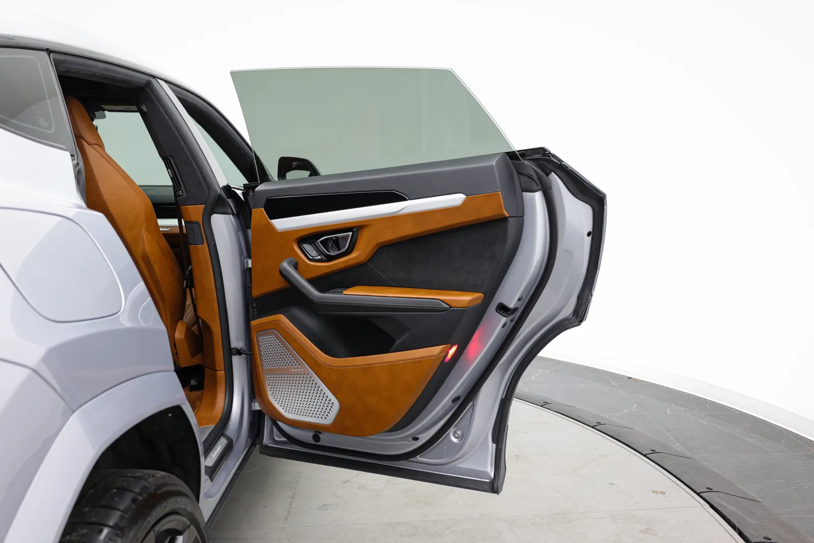 Lamborghini URUS photo 40