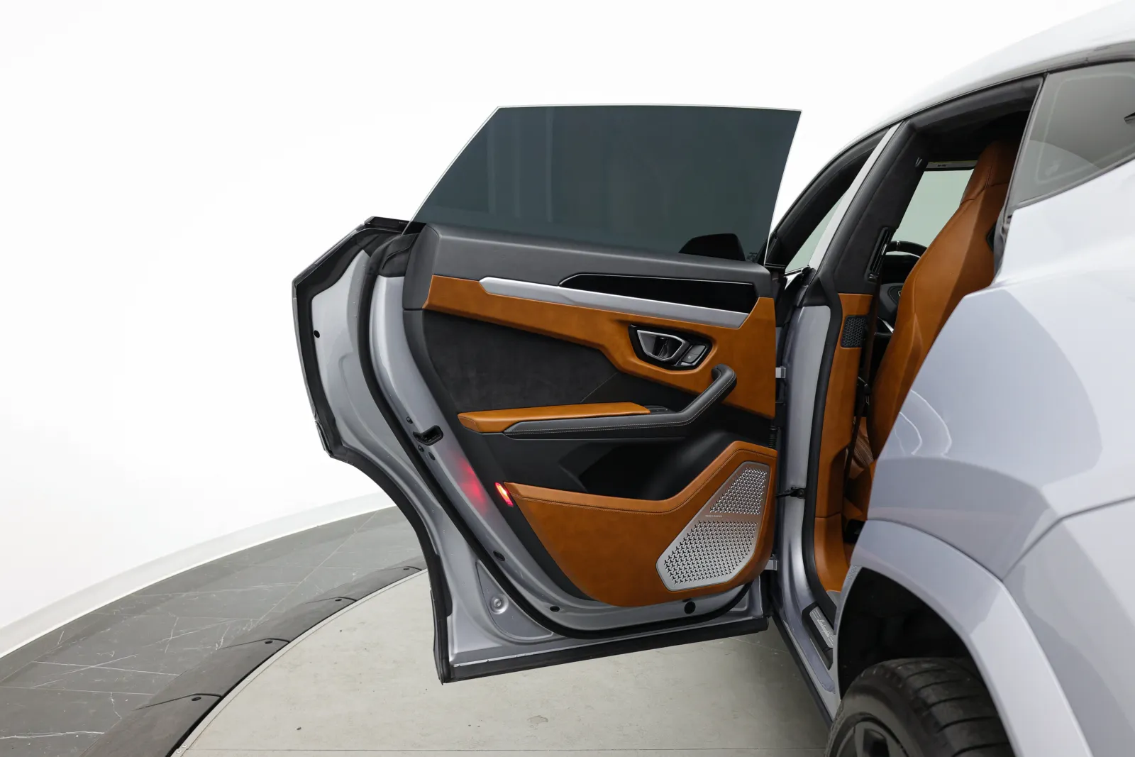 Lamborghini URUS photo 35