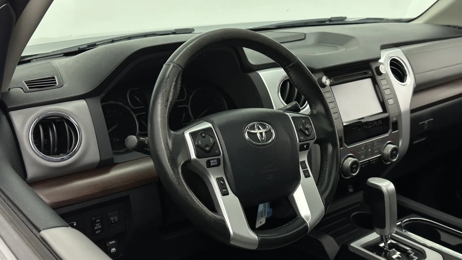 Toyota Tundra photo 8