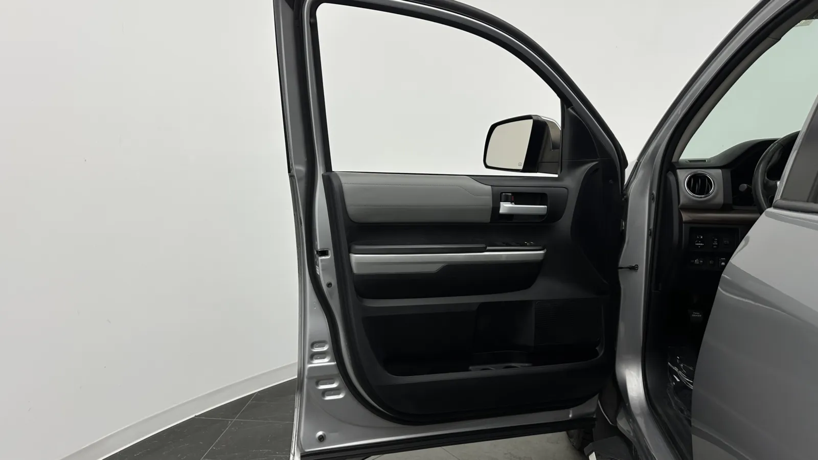 Toyota Tundra photo 9