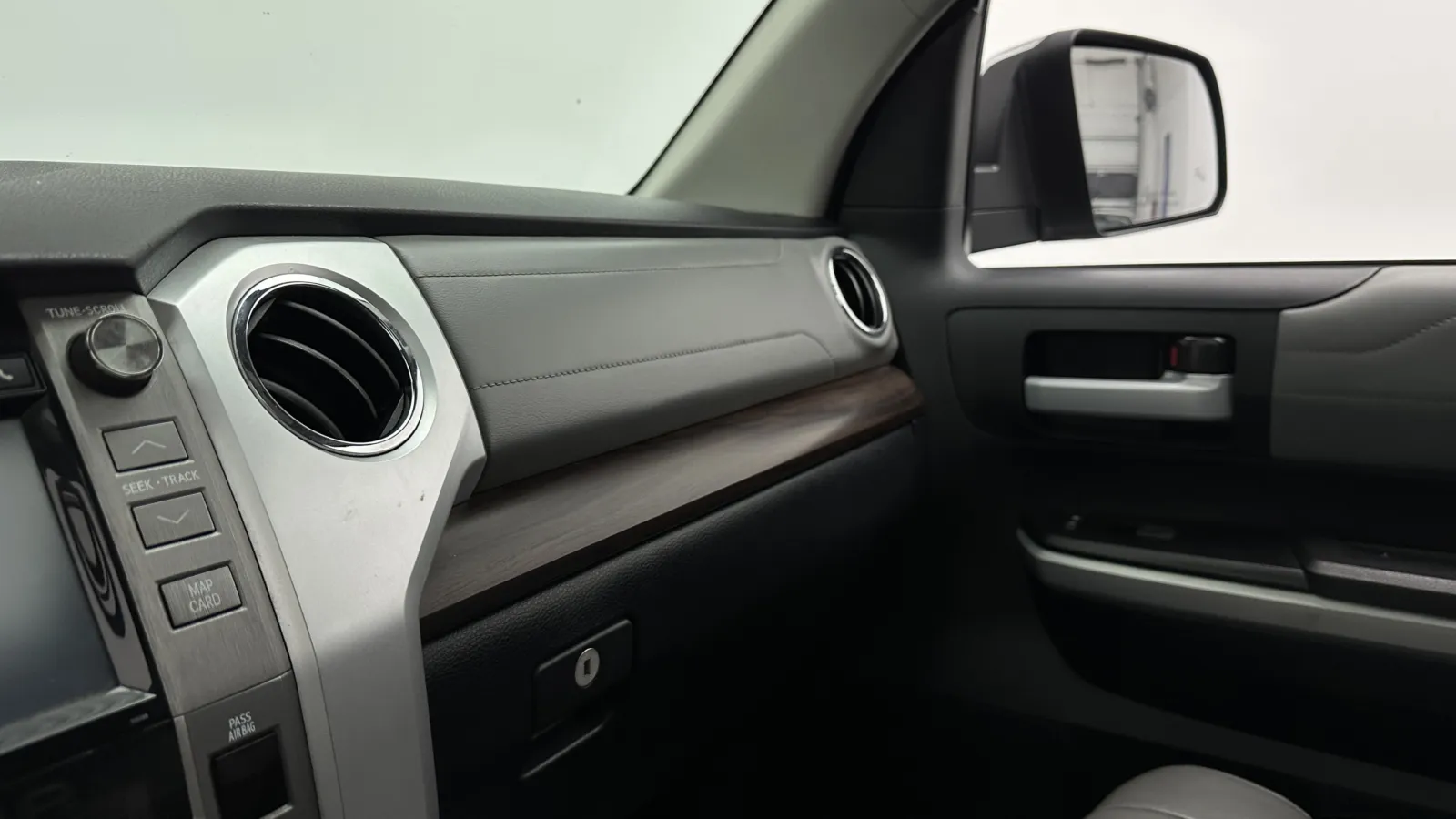 Toyota Tundra photo 19