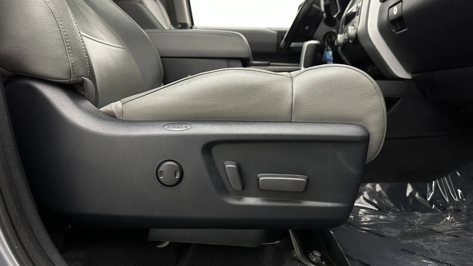 Toyota Tundra photo 32