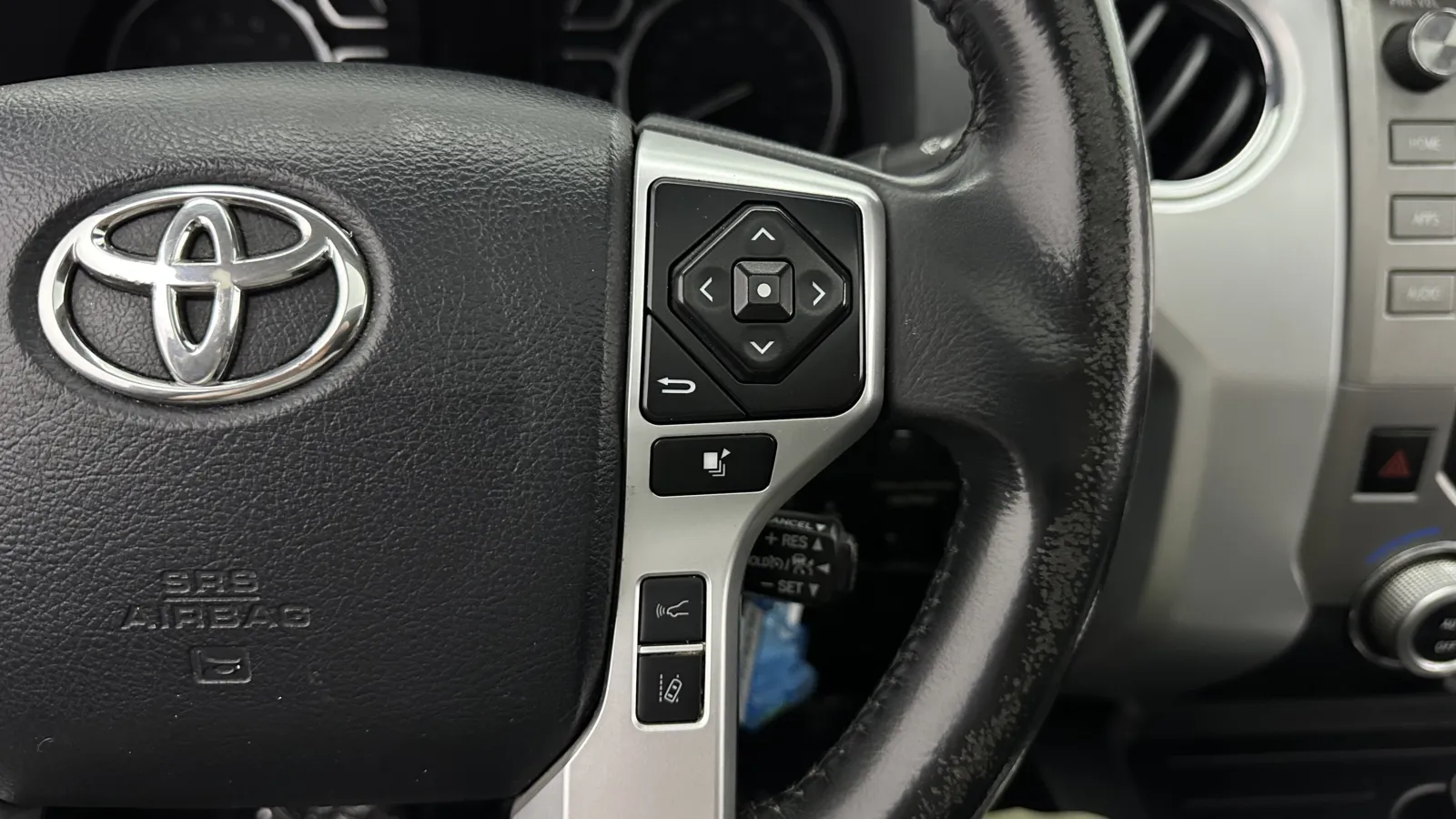 Toyota Tundra photo 18
