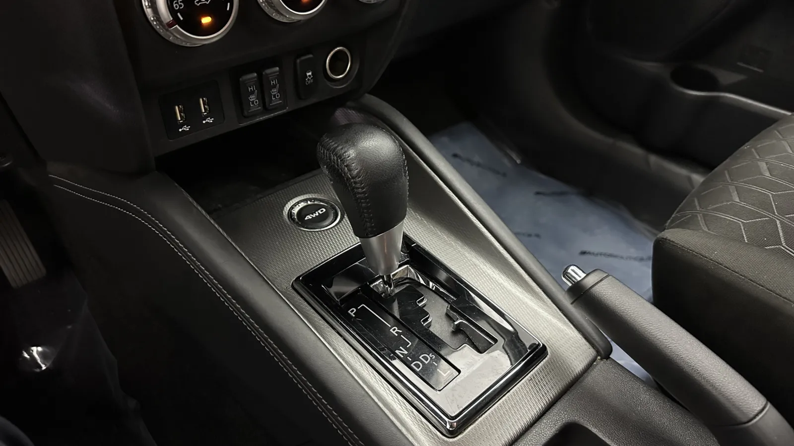 Mitsubishi Outlander Sport photo 14