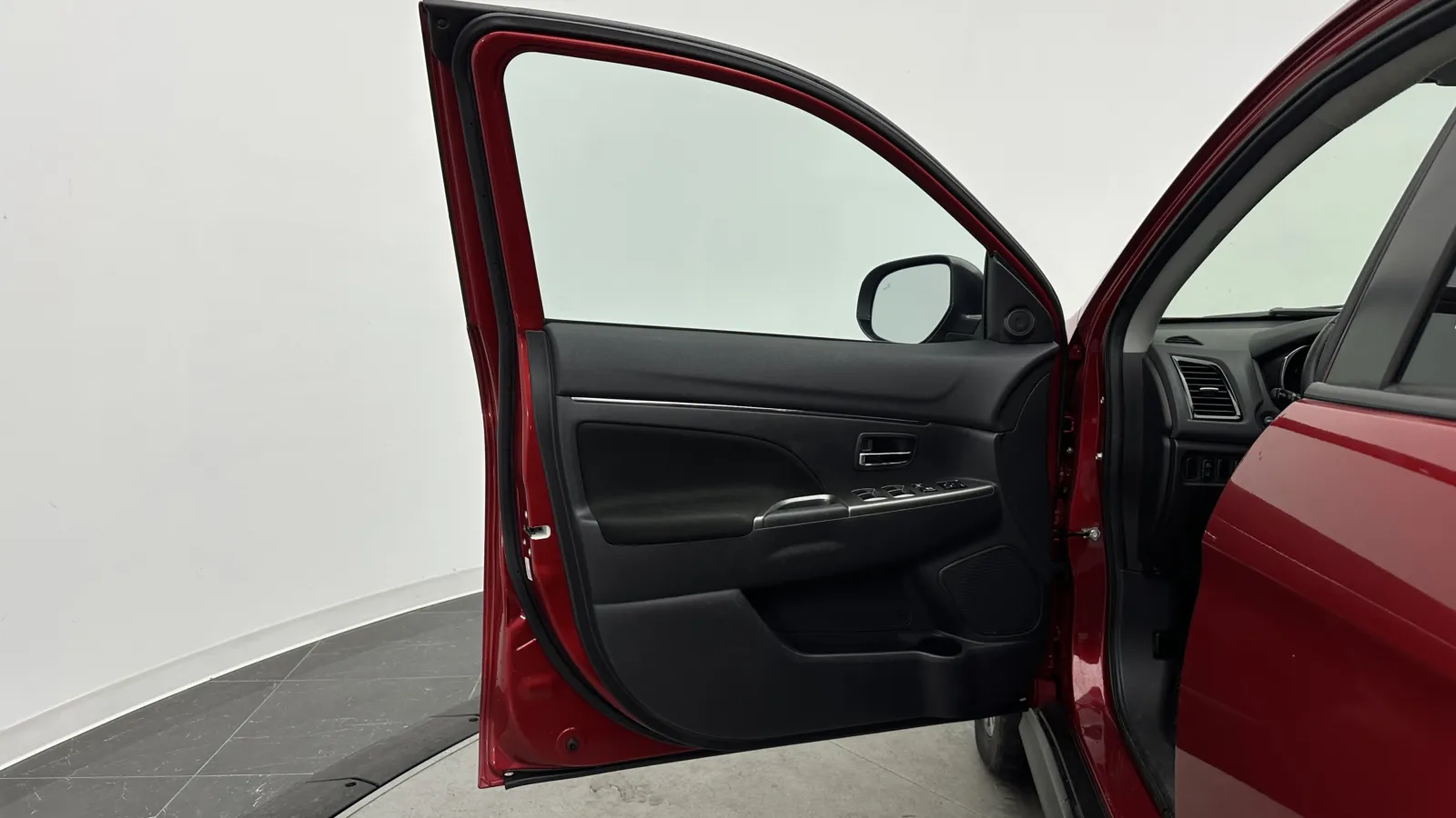 Mitsubishi Outlander Sport photo 9