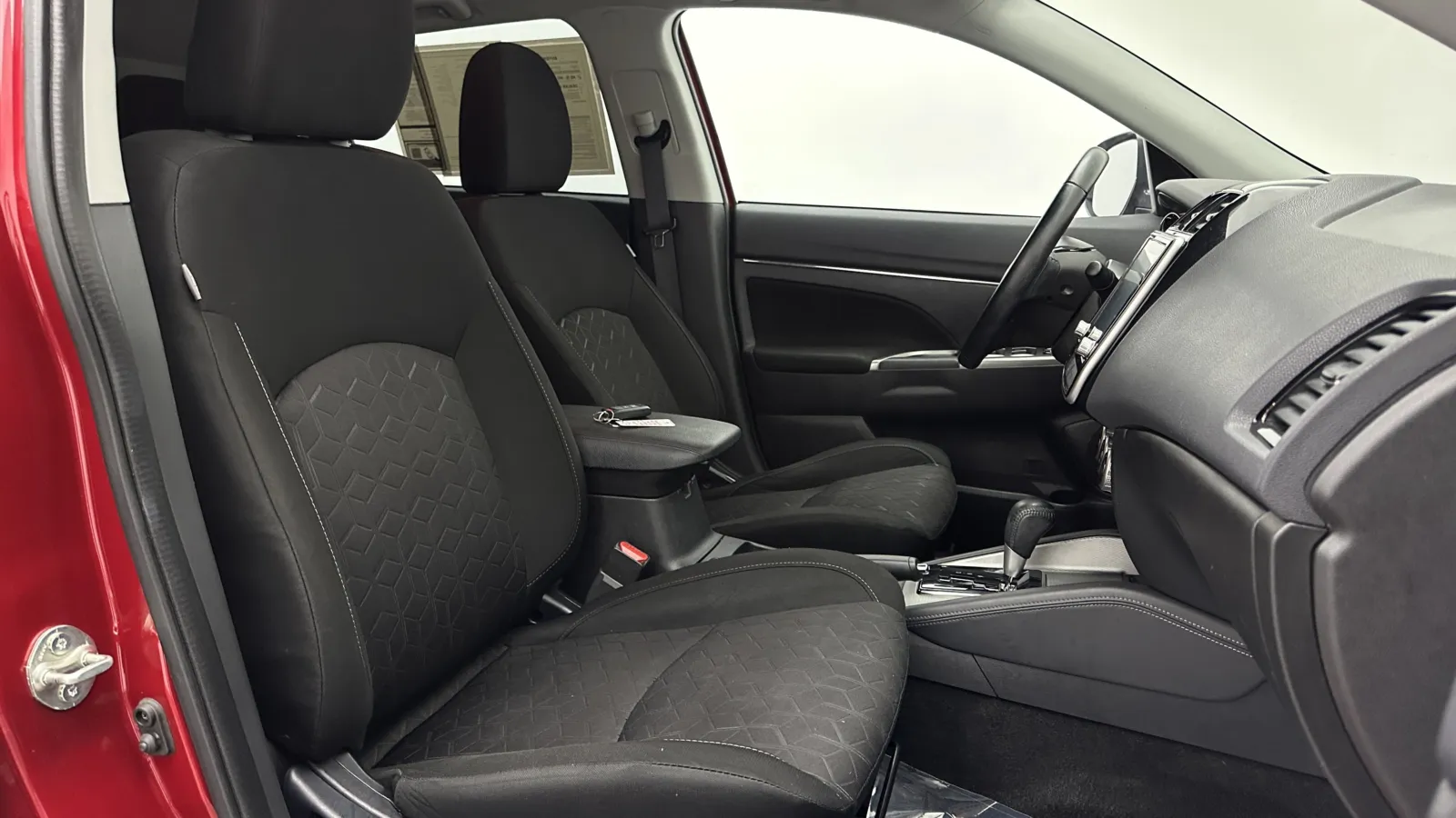 Mitsubishi Outlander Sport photo 33