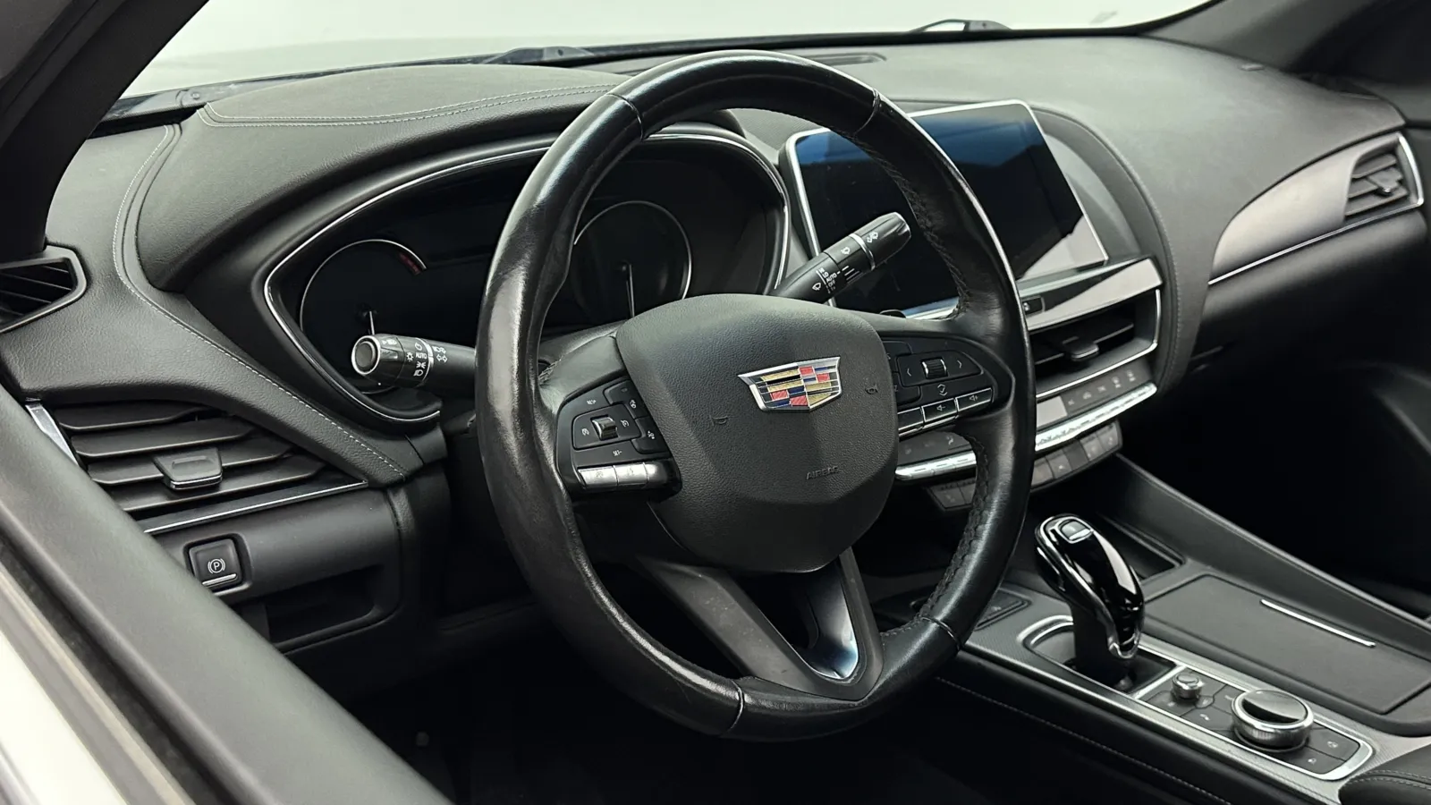 Cadillac CT5 photo 8