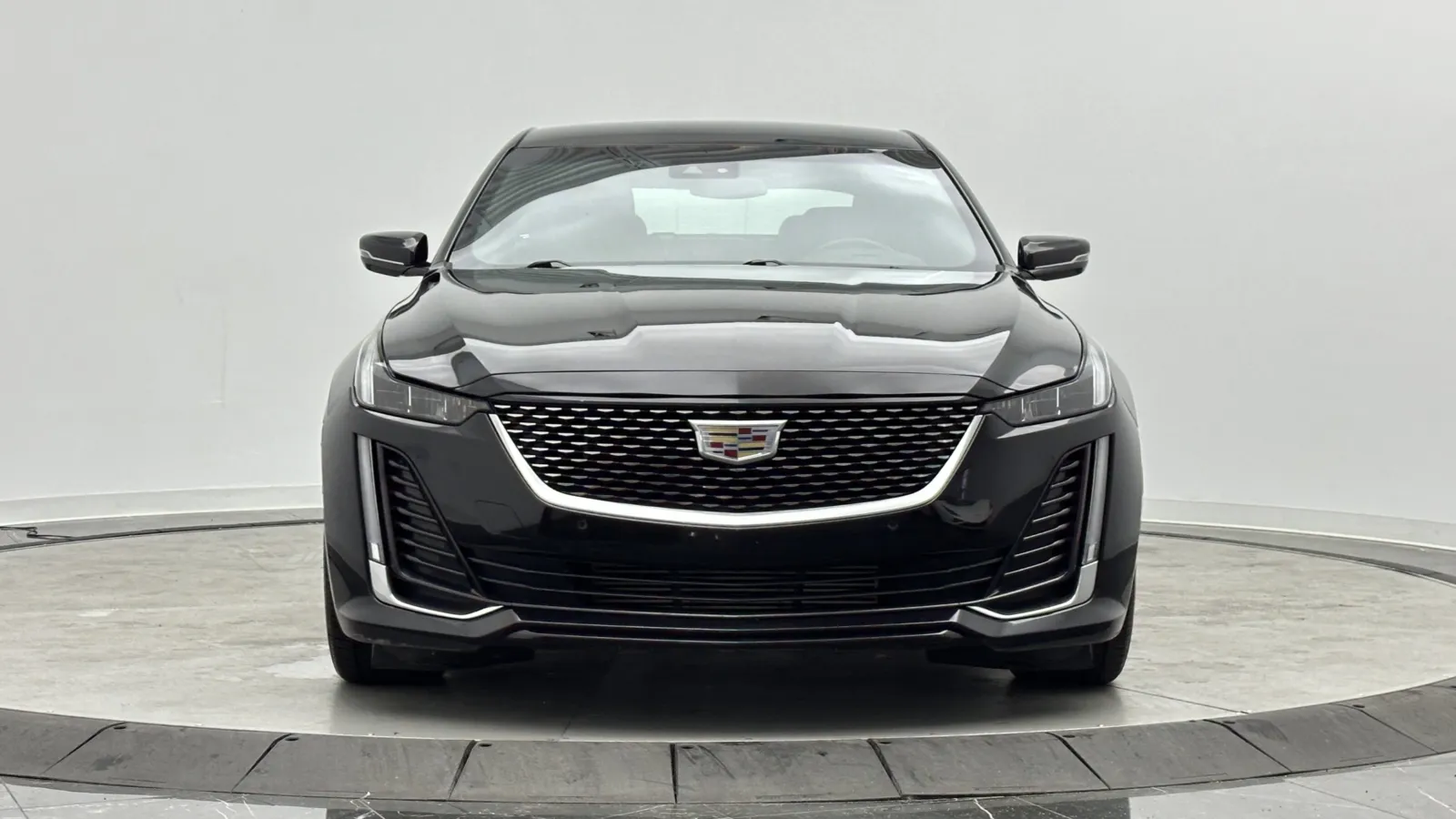 Cadillac CT5 photo 2