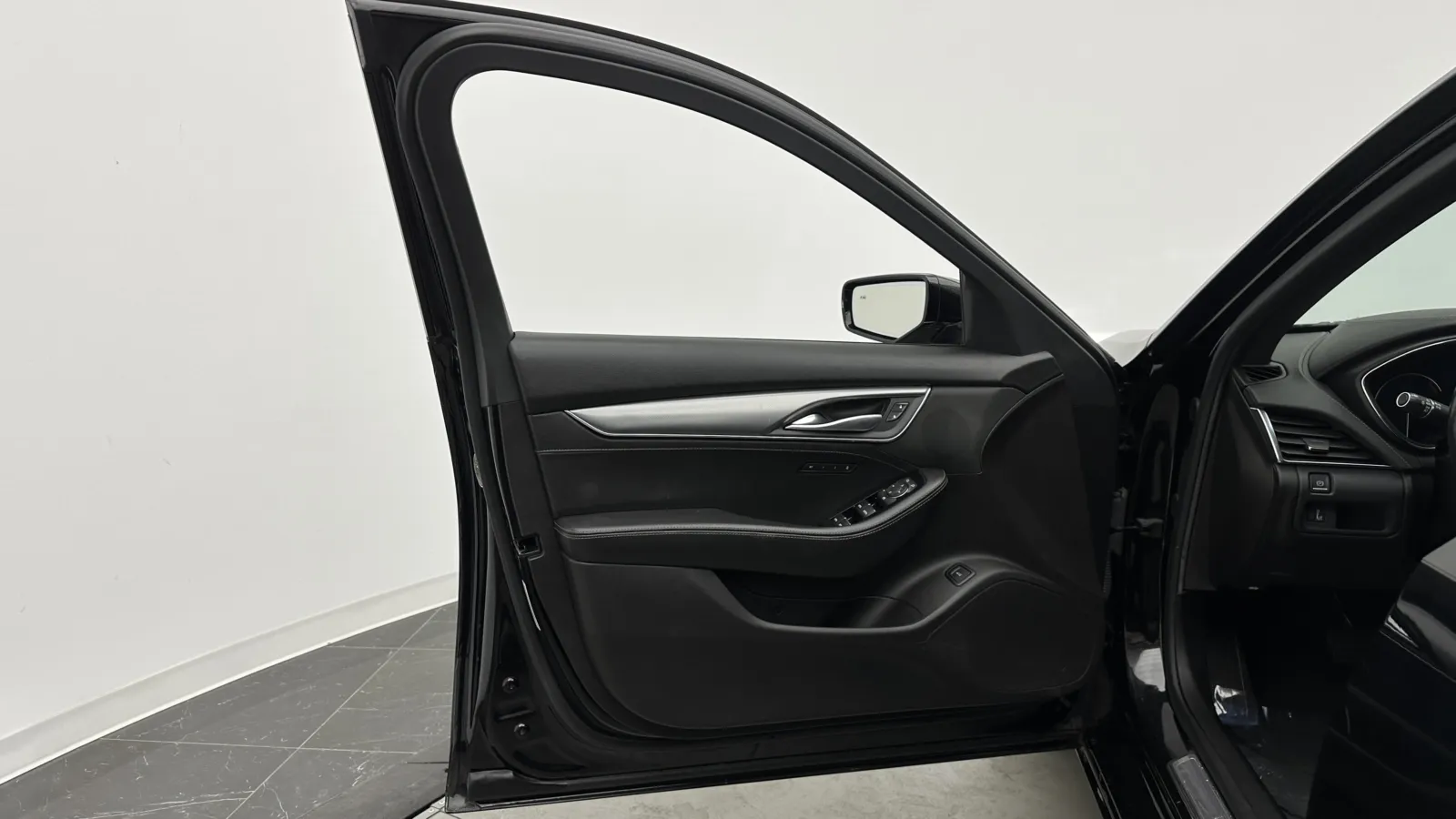 Cadillac CT5 photo 9