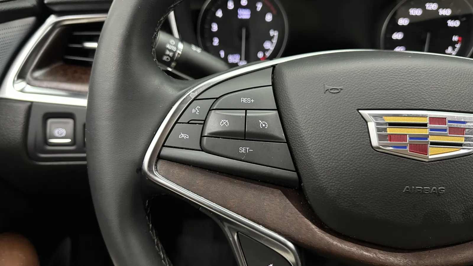 Cadillac XT5 photo 23